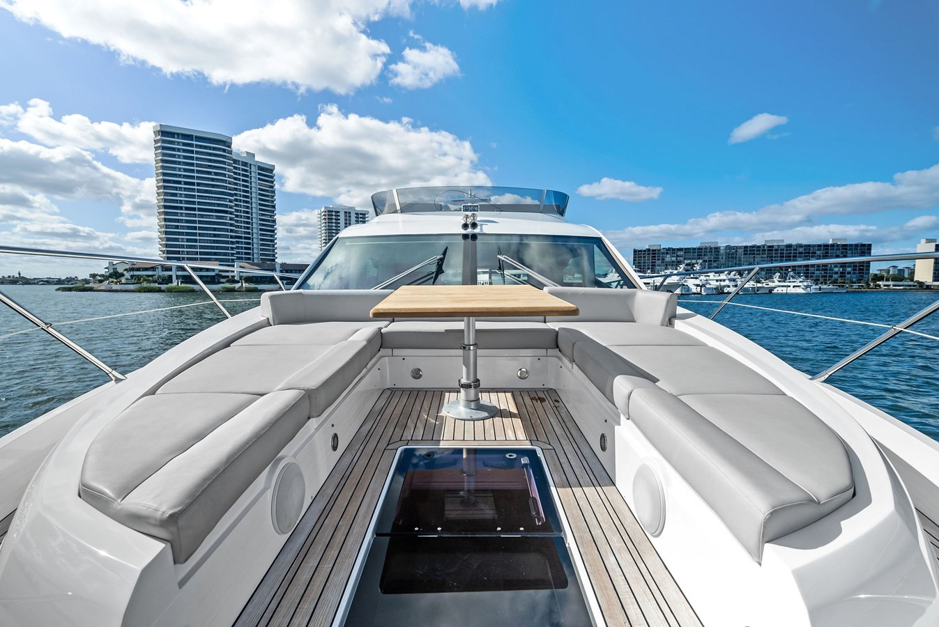 https://arconyachts.ams3.digitaloceanspaces.com/133819/conversions/large_4535664-optimize.jpg