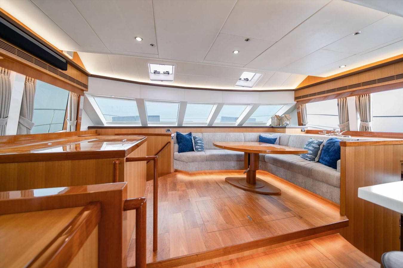 https://arconyachts.ams3.digitaloceanspaces.com/133842/conversions/large_4621757-optimize.jpg