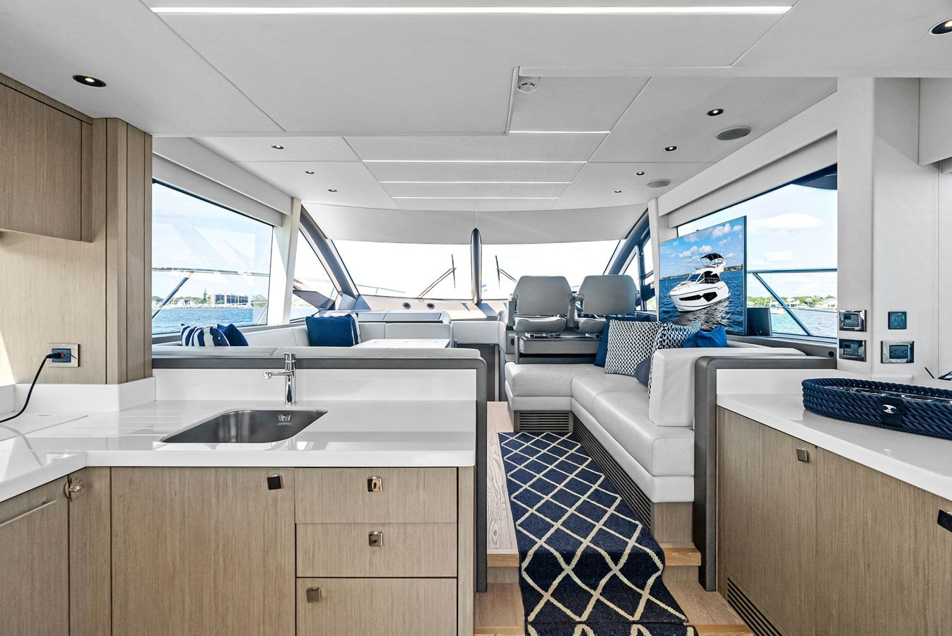 https://arconyachts.ams3.digitaloceanspaces.com/133843/conversions/large_4535673-optimize.jpg