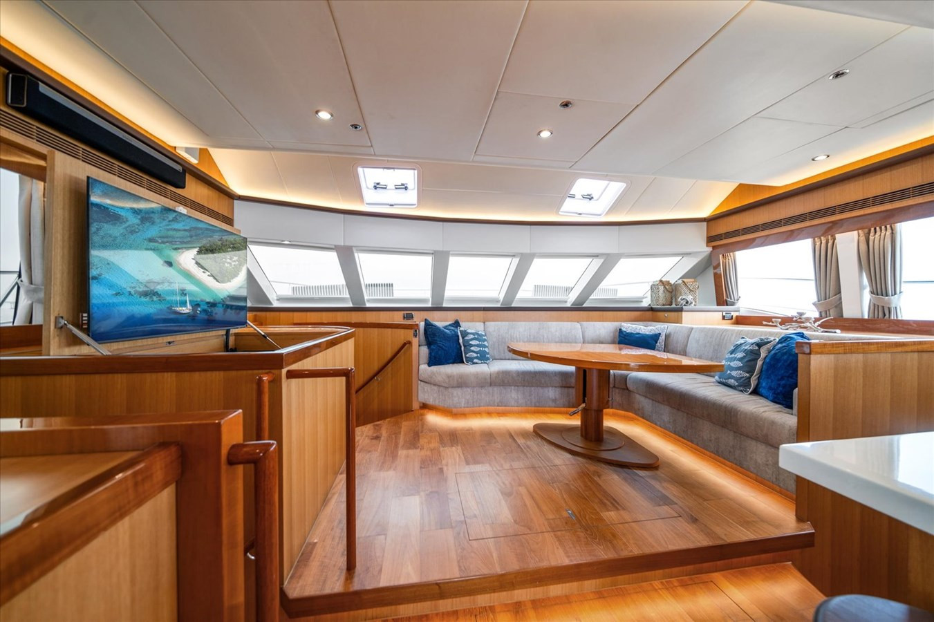 https://arconyachts.ams3.digitaloceanspaces.com/133844/conversions/large_4621758-optimize.jpg