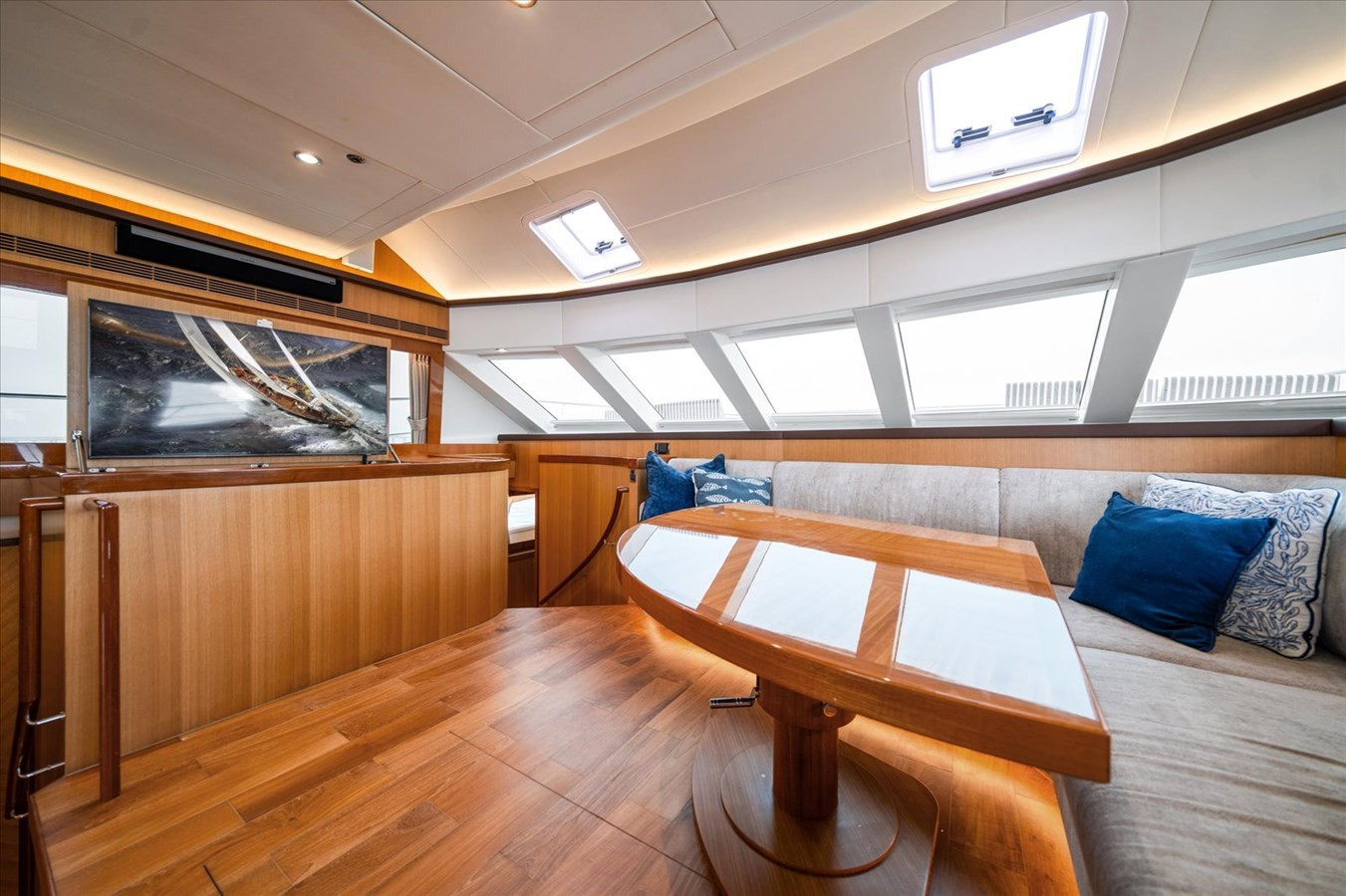https://arconyachts.ams3.digitaloceanspaces.com/133847/conversions/large_4621759-optimize.jpg
