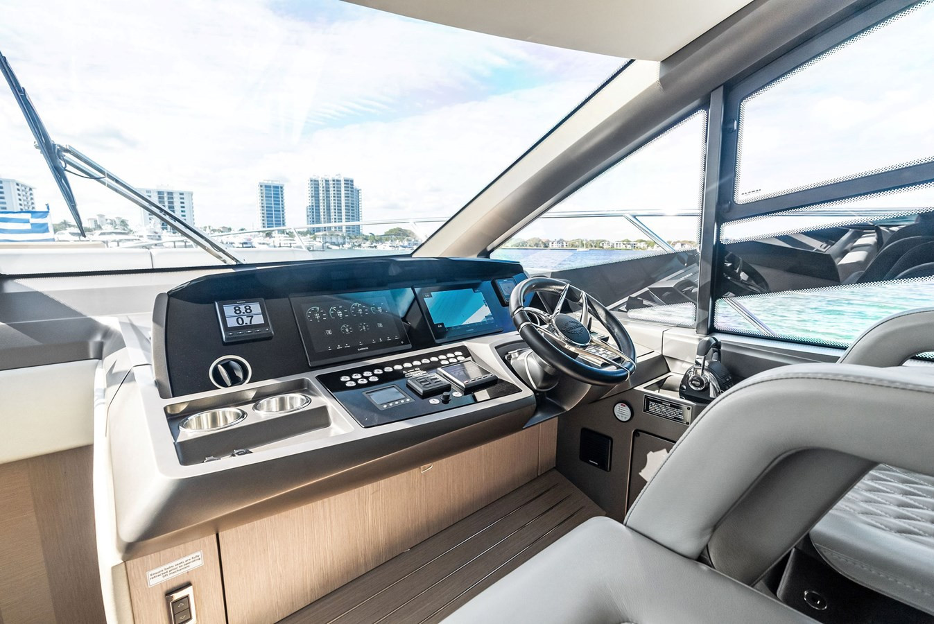 https://arconyachts.ams3.digitaloceanspaces.com/133853/conversions/large_4535677-optimize.jpg