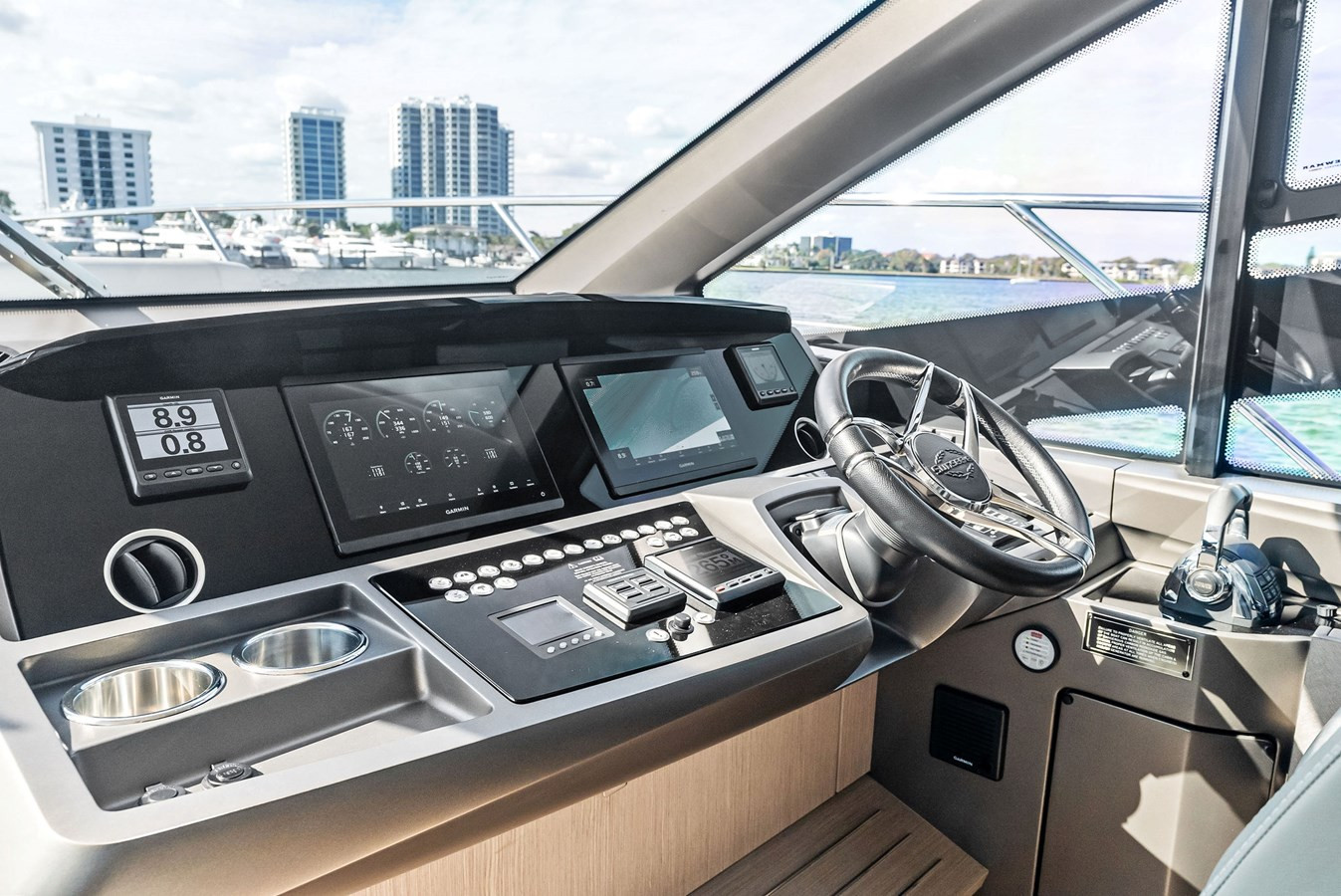 https://arconyachts.ams3.digitaloceanspaces.com/133856/conversions/large_4535678-optimize.jpg