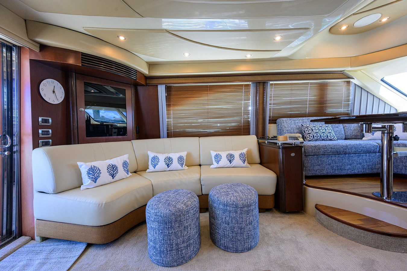 https://arconyachts.ams3.digitaloceanspaces.com/133980/conversions/large_4706369-optimize.jpg
