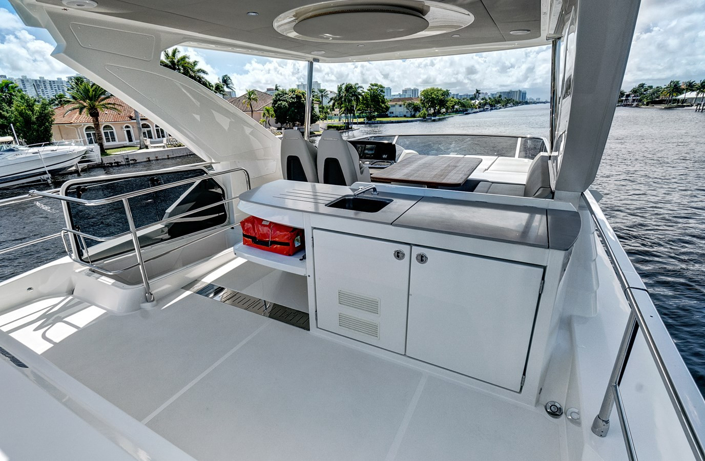 https://arconyachts.ams3.digitaloceanspaces.com/134129/conversions/large_4831814-optimize.jpg