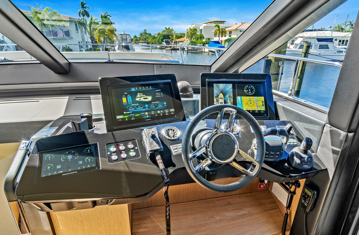 https://arconyachts.ams3.digitaloceanspaces.com/134177/conversions/large_4831830-optimize.jpg