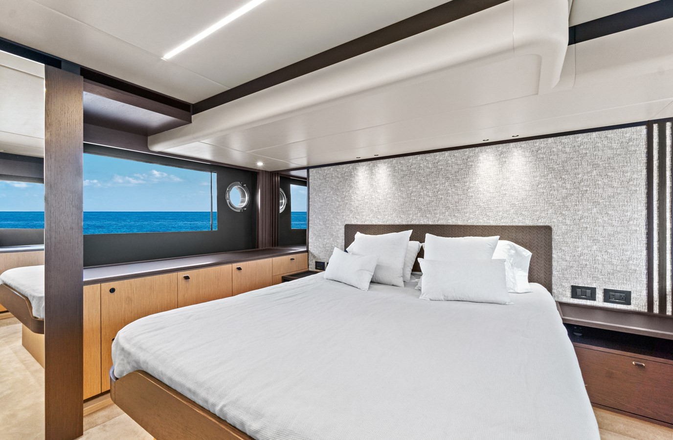 https://arconyachts.ams3.digitaloceanspaces.com/134202/conversions/large_4831838-optimize.jpg