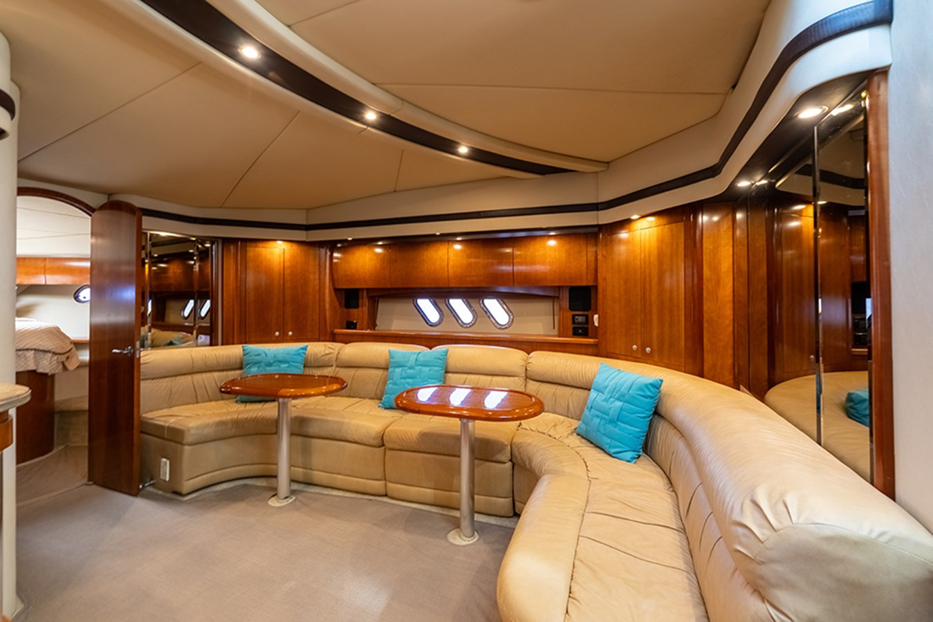 https://arconyachts.ams3.digitaloceanspaces.com/134213/conversions/large_4833278-optimize.jpg