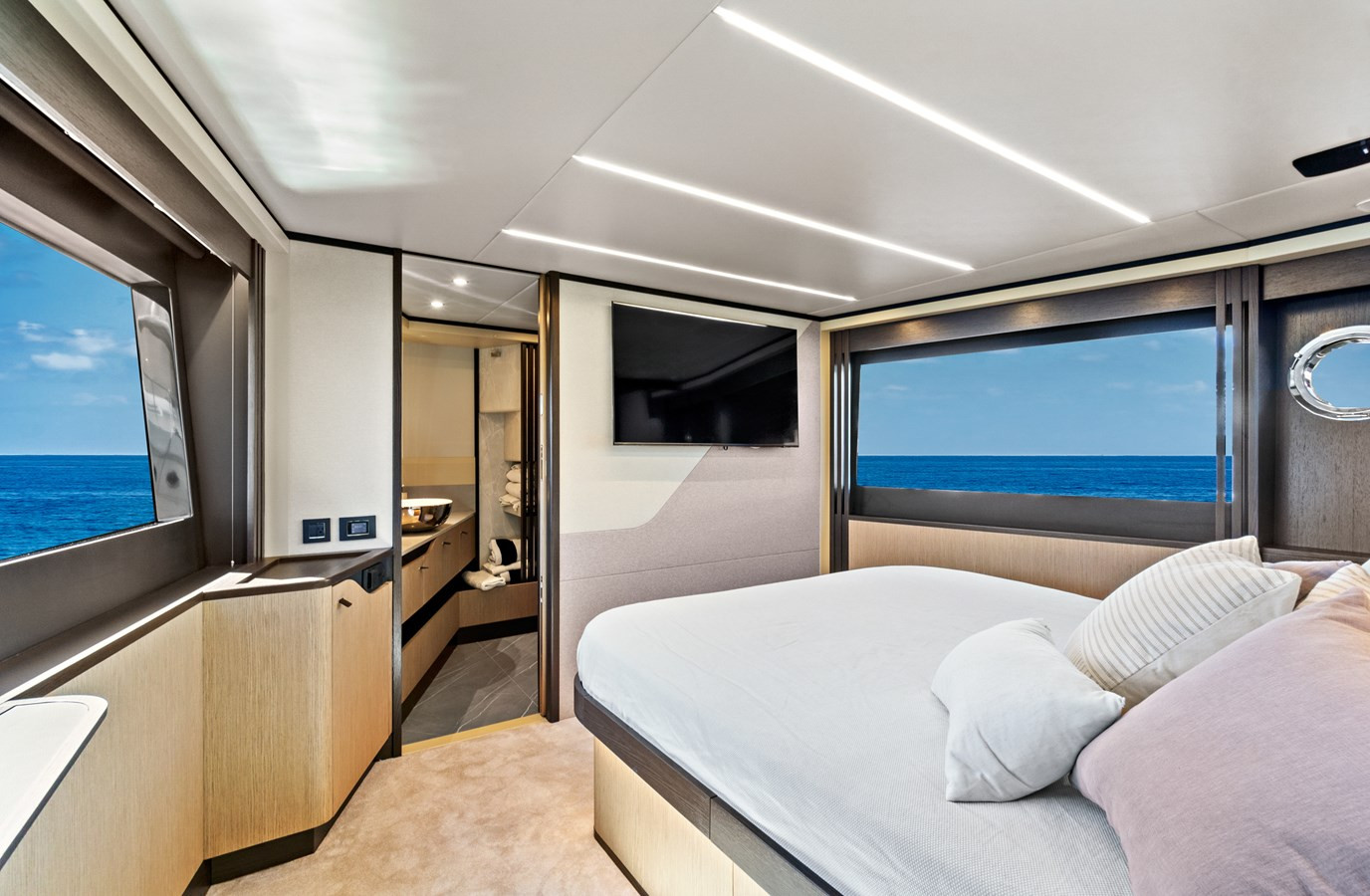 https://arconyachts.ams3.digitaloceanspaces.com/134232/conversions/large_4831848-optimize.jpg