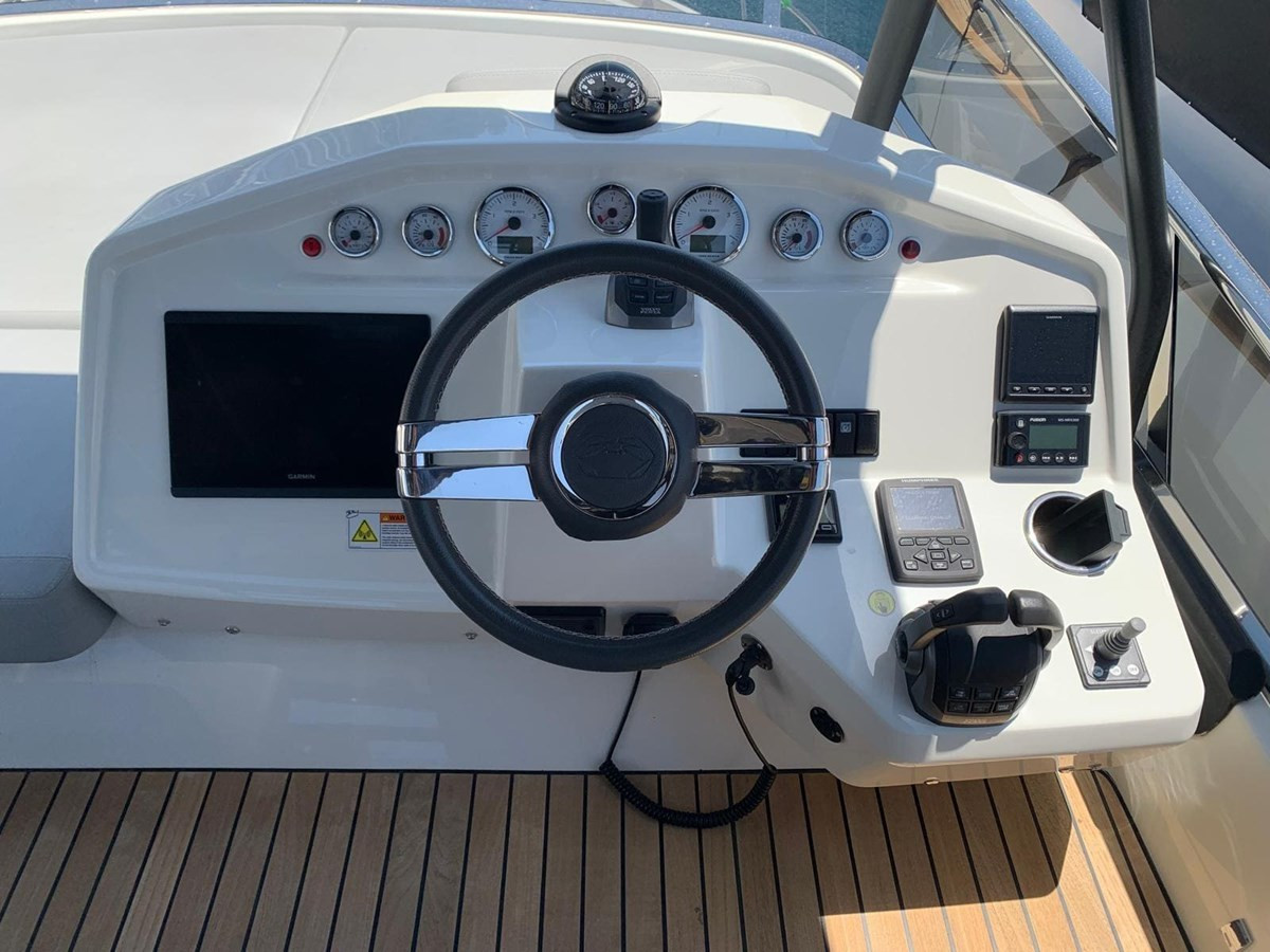 https://arconyachts.ams3.digitaloceanspaces.com/134363/conversions/large_4552055-optimize.jpg