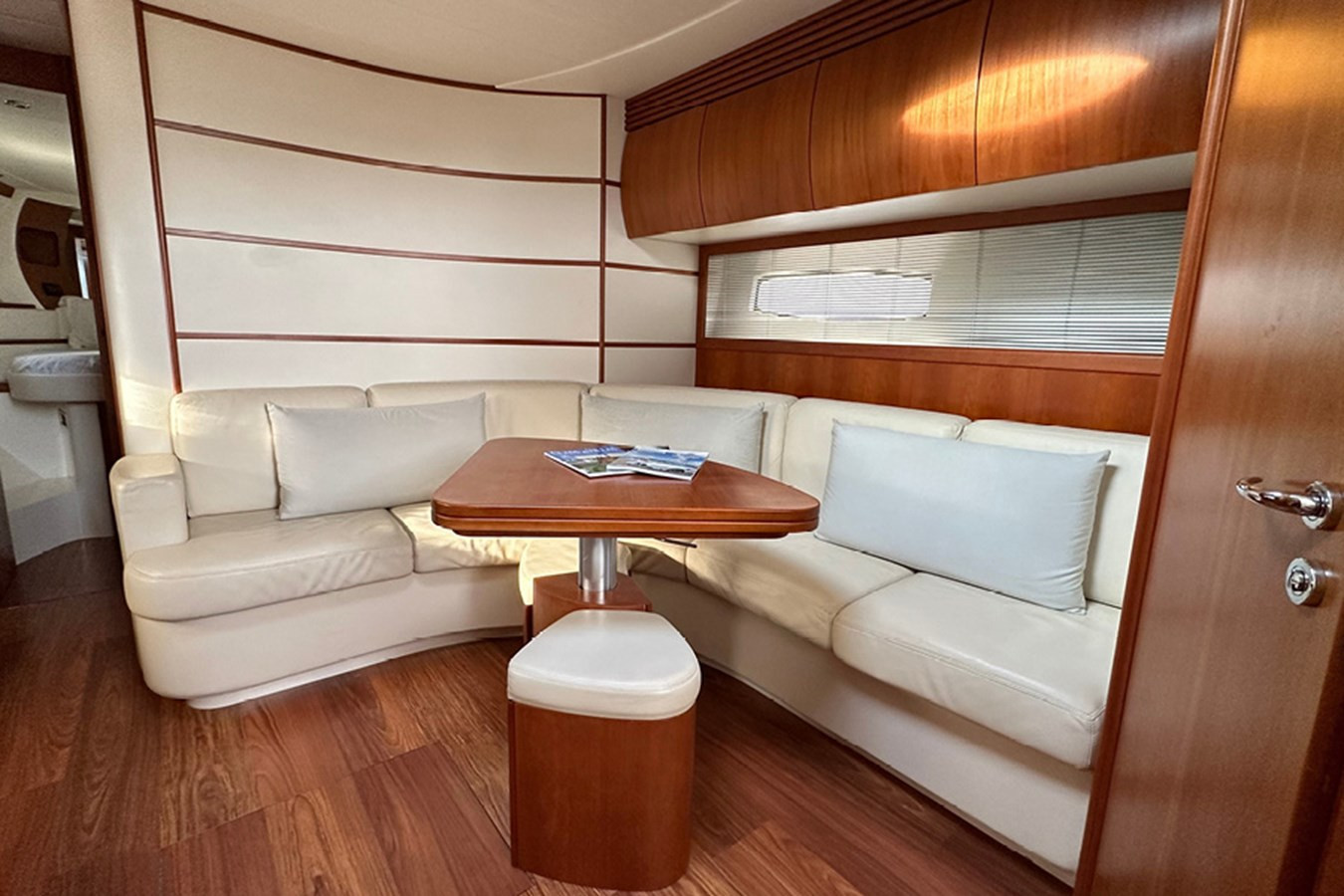 https://arconyachts.ams3.digitaloceanspaces.com/134365/conversions/large_4737454-optimize.jpg