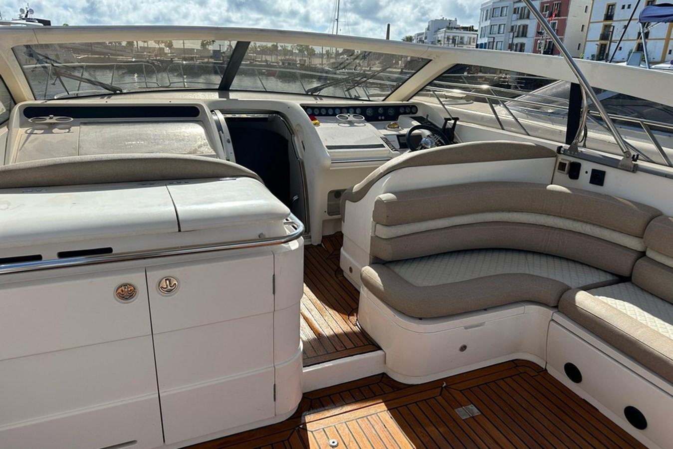 https://arconyachts.ams3.digitaloceanspaces.com/134428/conversions/large_4643646-optimize.jpg