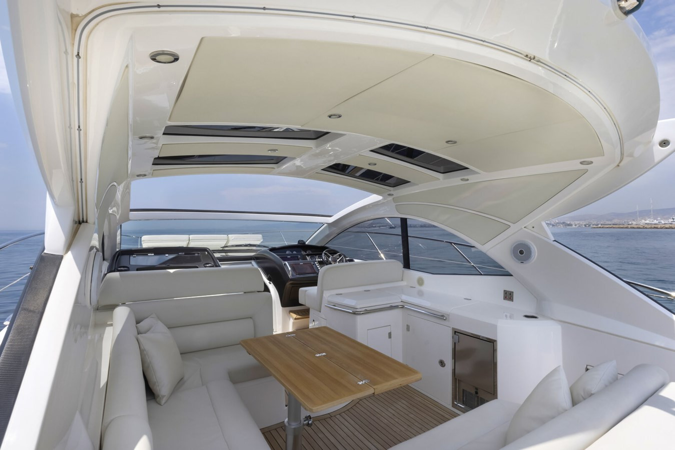 https://arconyachts.ams3.digitaloceanspaces.com/134509/conversions/large_3803867-optimize.jpg