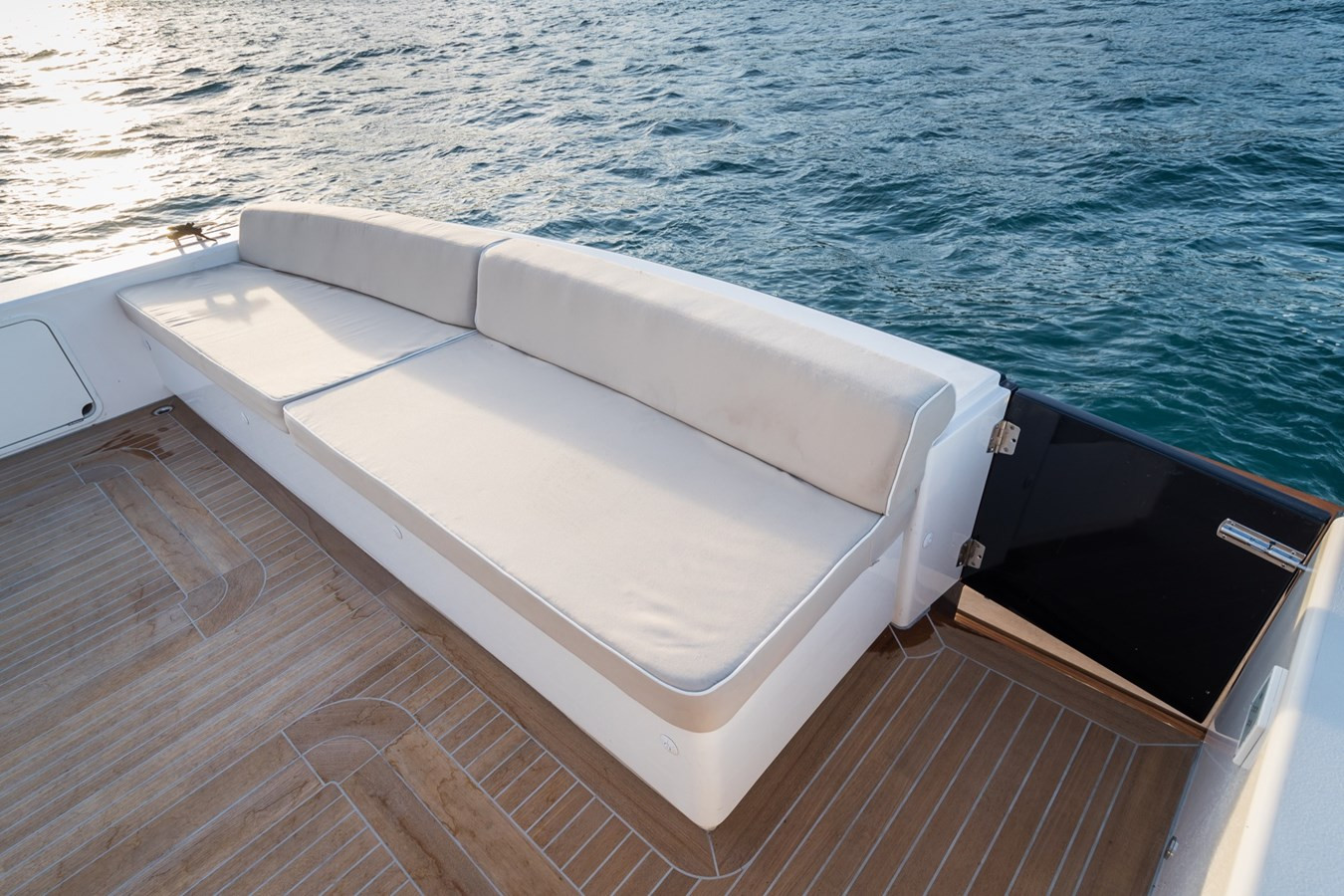 https://arconyachts.ams3.digitaloceanspaces.com/134549/conversions/large_4623174-optimize.jpg