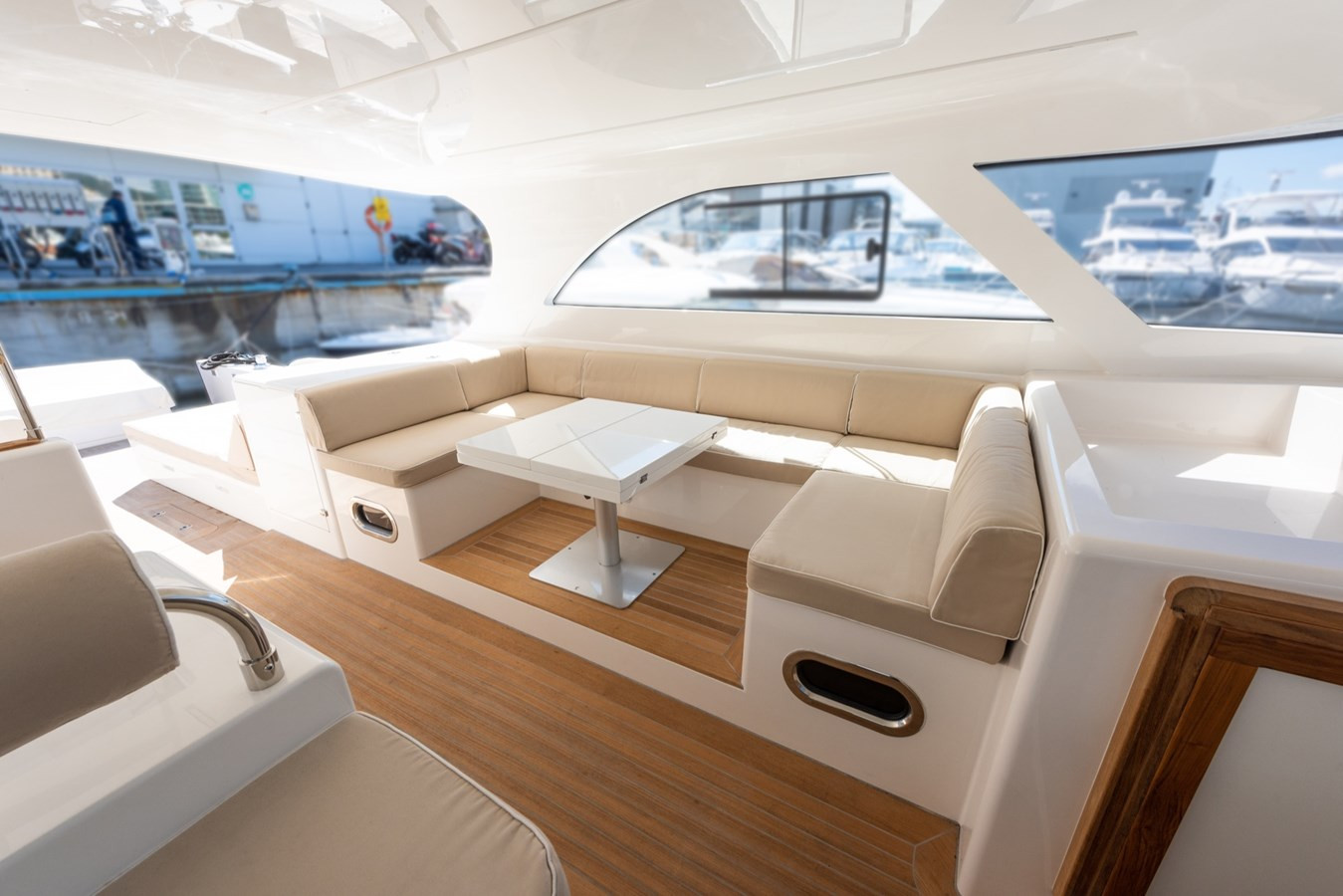 https://arconyachts.ams3.digitaloceanspaces.com/134551/conversions/large_4623175-optimize.jpg