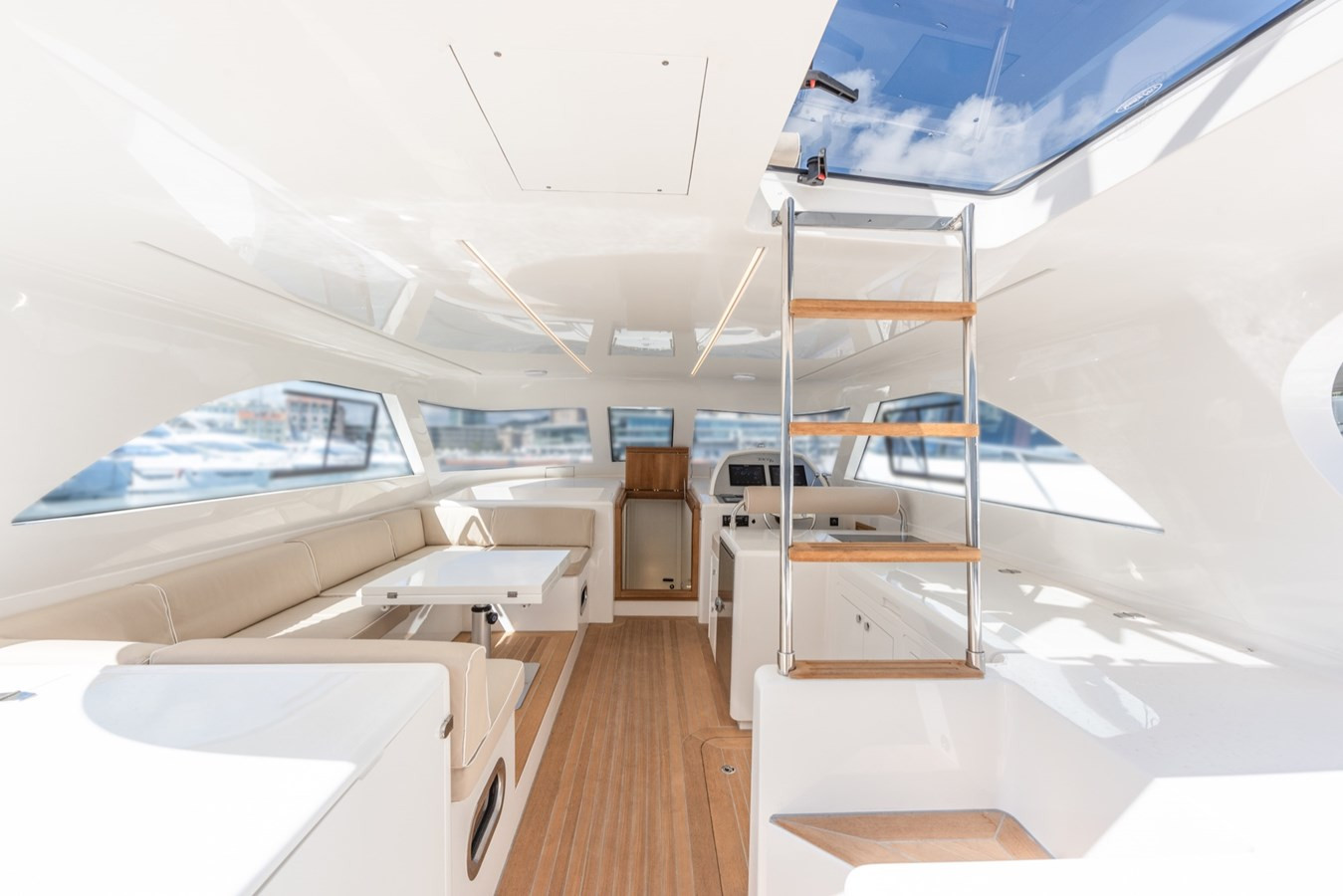 https://arconyachts.ams3.digitaloceanspaces.com/134555/conversions/large_4623176-optimize.jpg