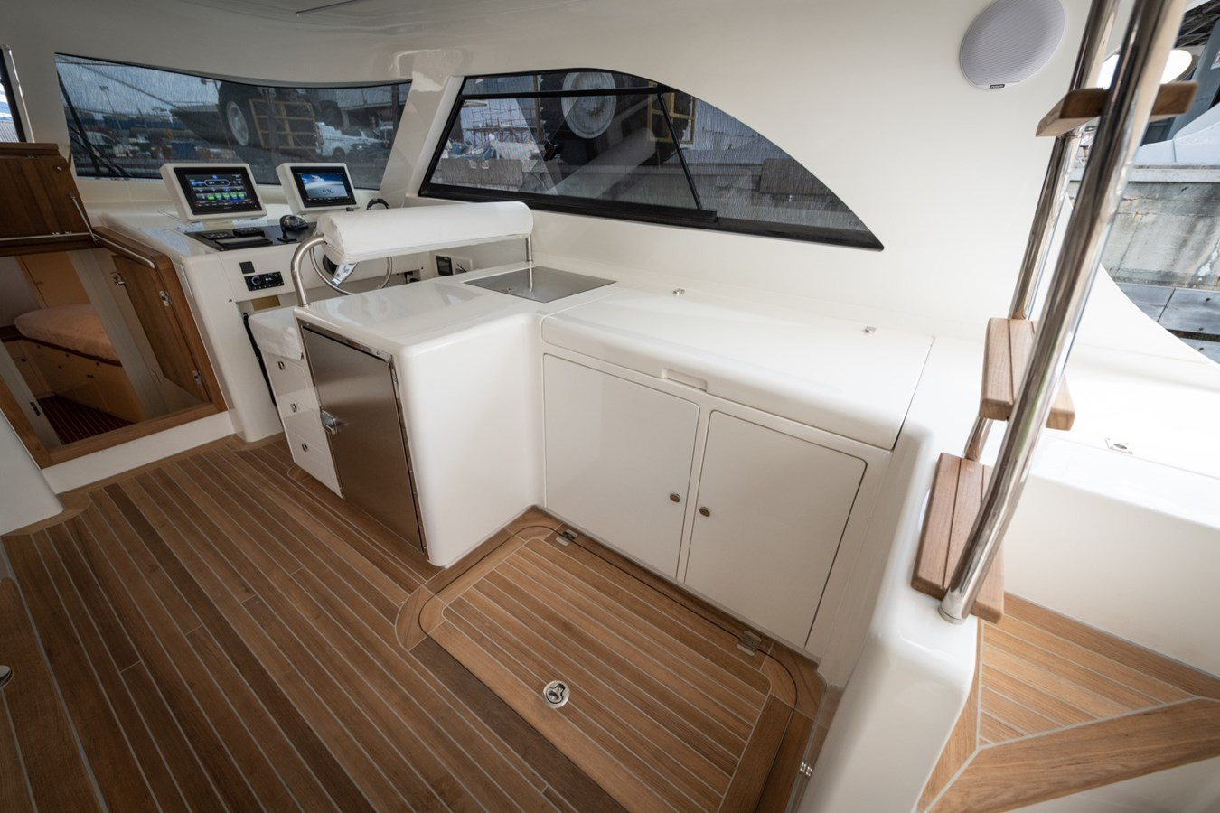 https://arconyachts.ams3.digitaloceanspaces.com/134561/conversions/large_4623178-optimize.jpg