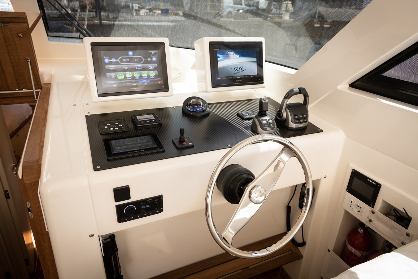 https://arconyachts.ams3.digitaloceanspaces.com/134580/conversions/large_4623421-optimize.jpg