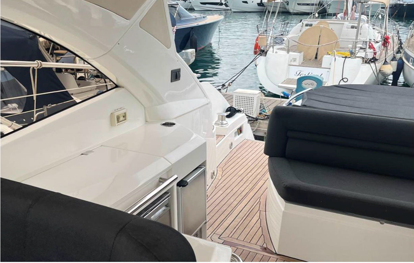 https://arconyachts.ams3.digitaloceanspaces.com/134663/conversions/large_4763439-optimize.jpg