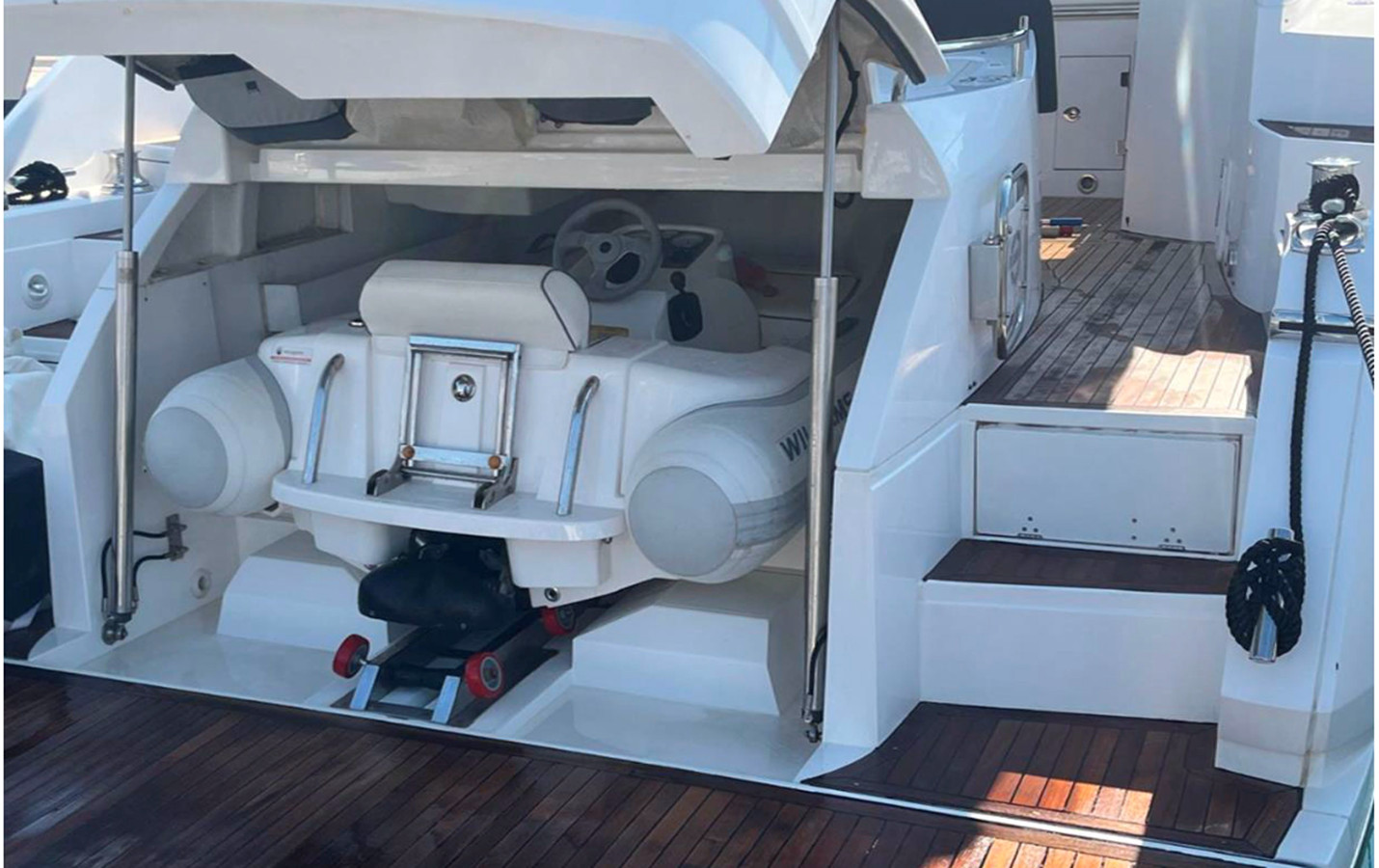 https://arconyachts.ams3.digitaloceanspaces.com/134674/conversions/large_4763442-optimize.jpg