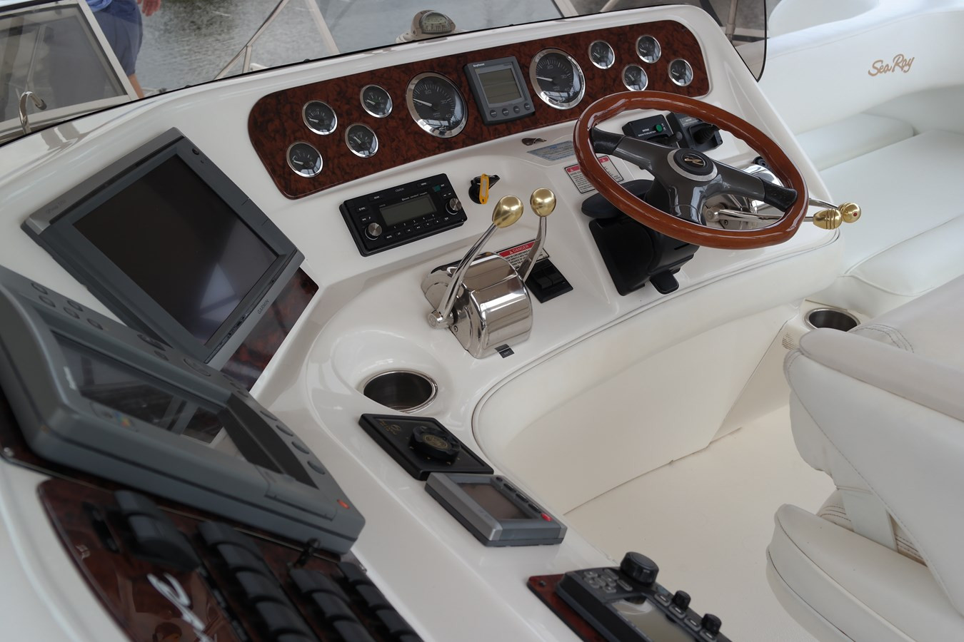 https://arconyachts.ams3.digitaloceanspaces.com/134705/conversions/large_4480298-optimize.jpg