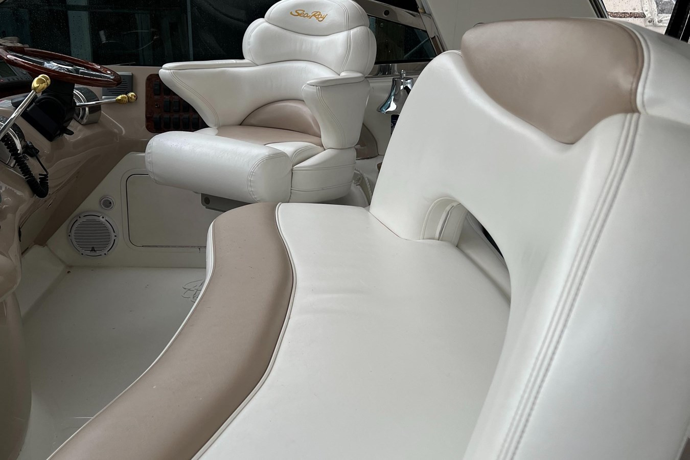 https://arconyachts.ams3.digitaloceanspaces.com/134720/conversions/large_4116813-optimize.jpg