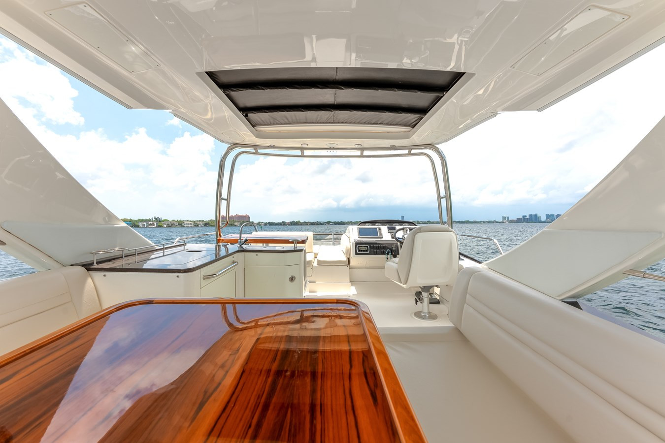 https://arconyachts.ams3.digitaloceanspaces.com/135046/conversions/large_4291383-optimize.jpg