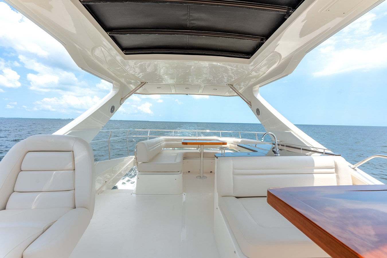 https://arconyachts.ams3.digitaloceanspaces.com/135049/conversions/large_4291389-optimize.jpg