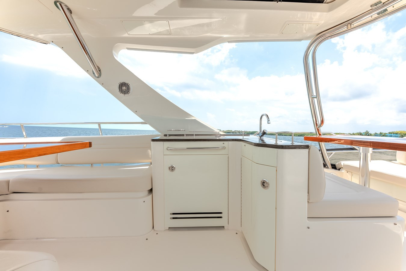https://arconyachts.ams3.digitaloceanspaces.com/135052/conversions/large_4291385-optimize.jpg