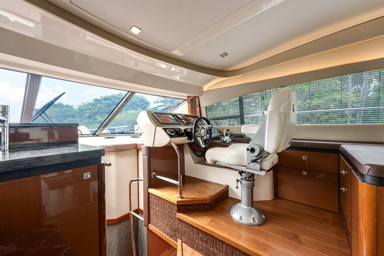 https://arconyachts.ams3.digitaloceanspaces.com/135092/conversions/large_4291374-optimize.jpg