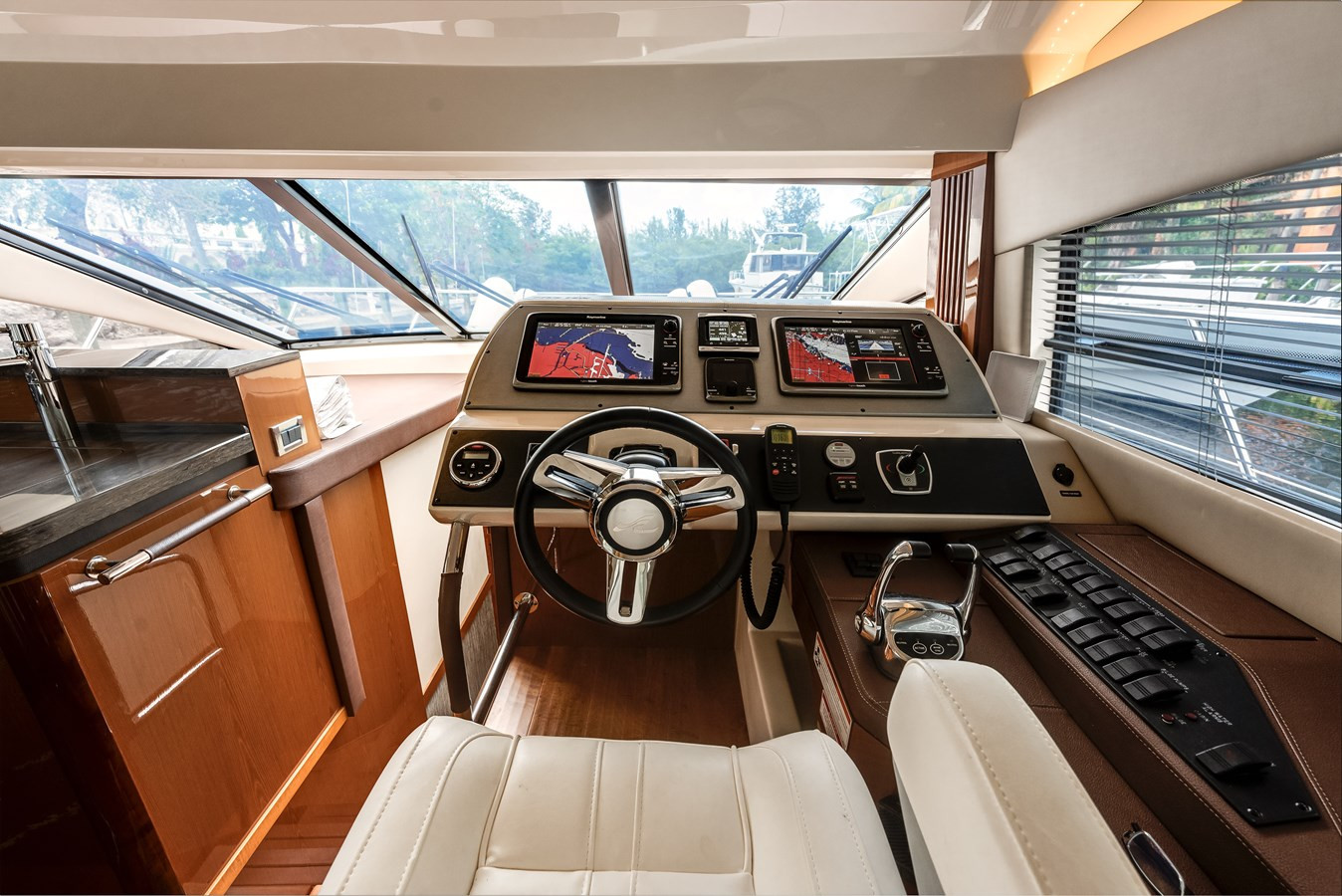 https://arconyachts.ams3.digitaloceanspaces.com/135095/conversions/large_4291375-optimize.jpg