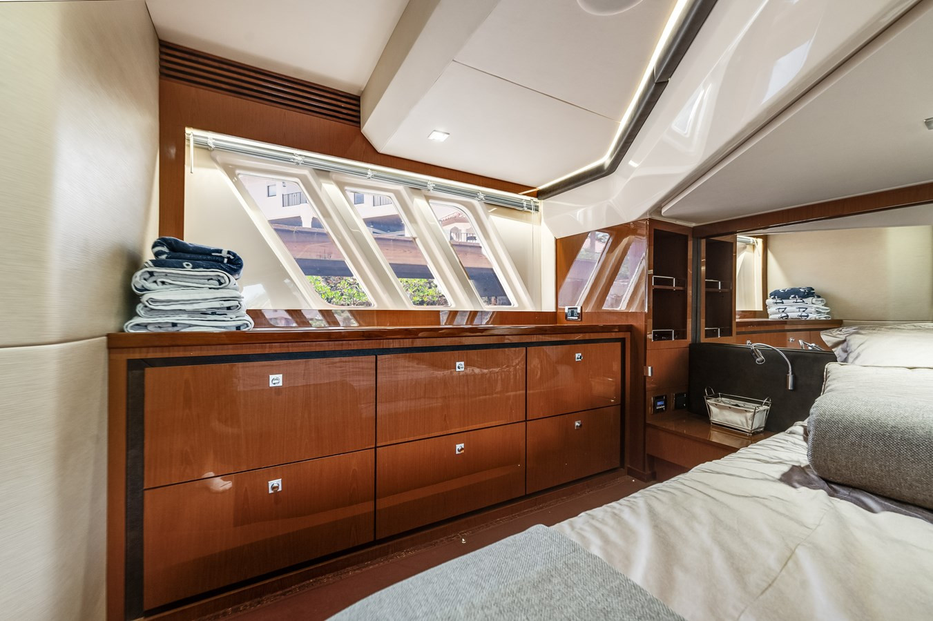 https://arconyachts.ams3.digitaloceanspaces.com/135119/conversions/large_4291354-optimize.jpg