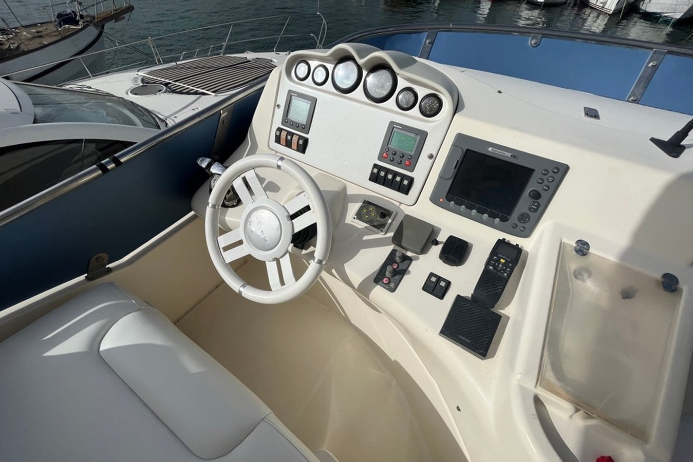 https://arconyachts.ams3.digitaloceanspaces.com/135159/conversions/large_4417729-optimize.jpg