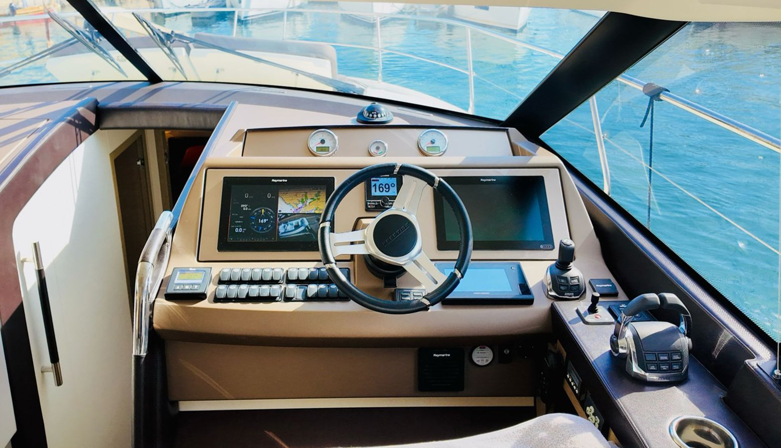 https://arconyachts.ams3.digitaloceanspaces.com/135210/conversions/large_4613717-optimize.jpg
