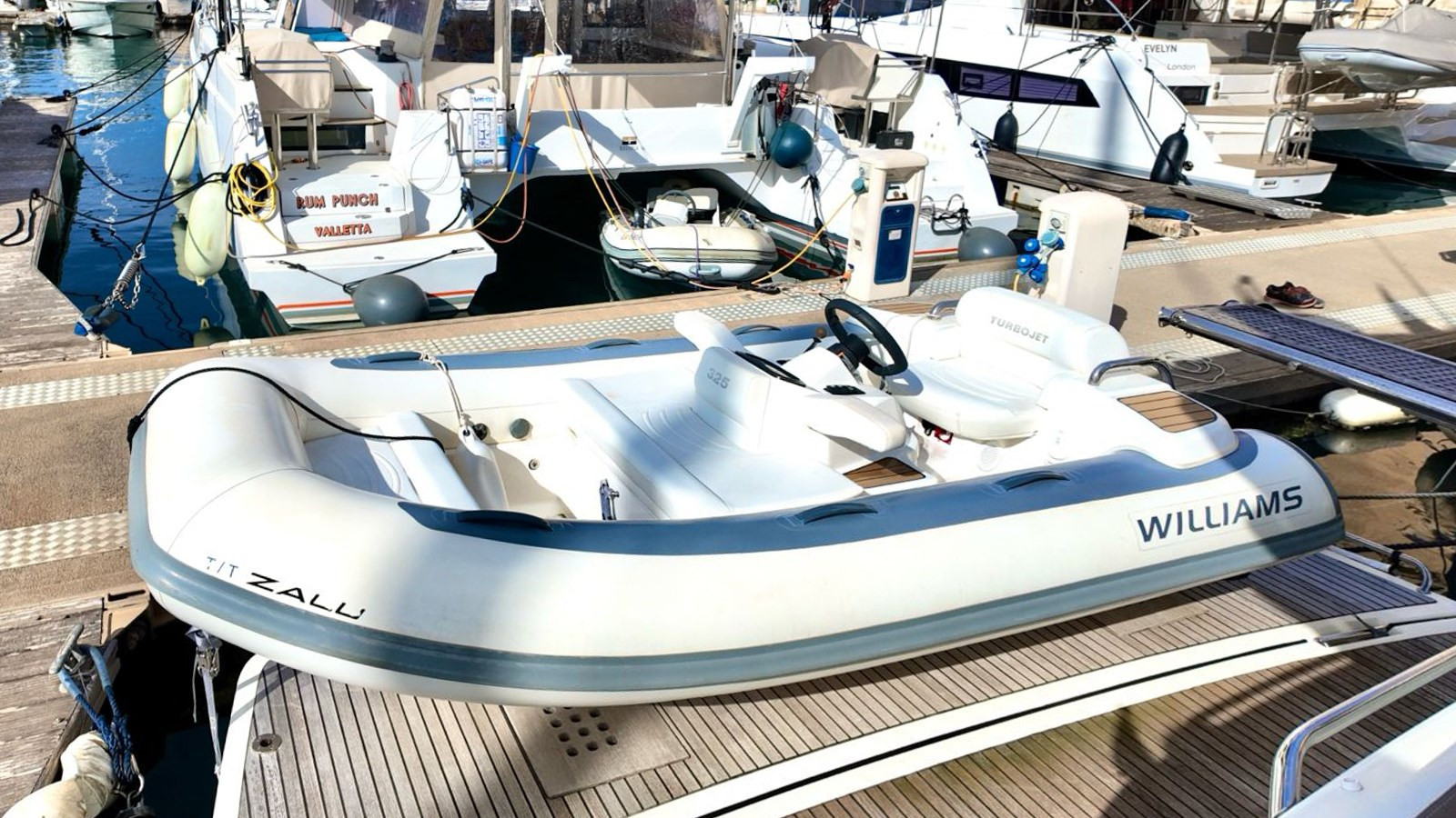 https://arconyachts.ams3.digitaloceanspaces.com/135215/conversions/large_4613724-optimize.jpg