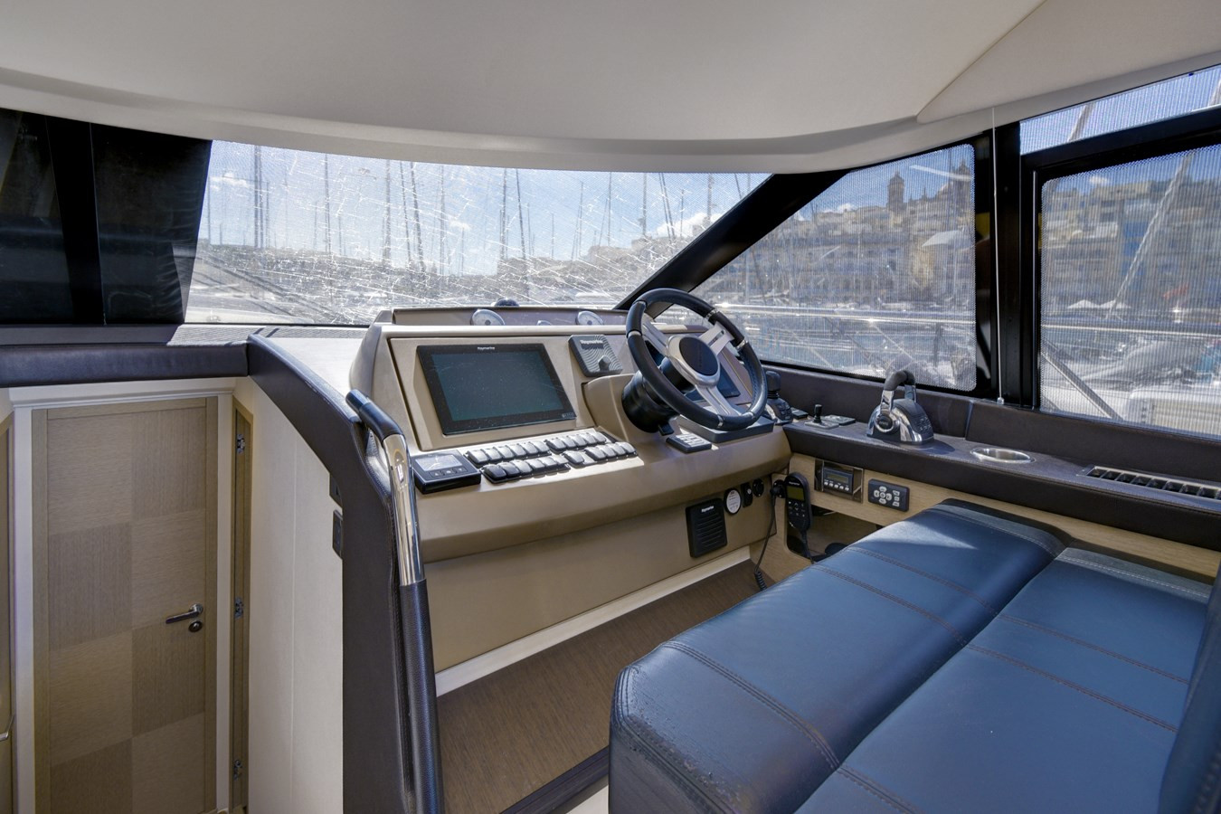 https://arconyachts.ams3.digitaloceanspaces.com/135230/conversions/large_4829563-optimize.jpg