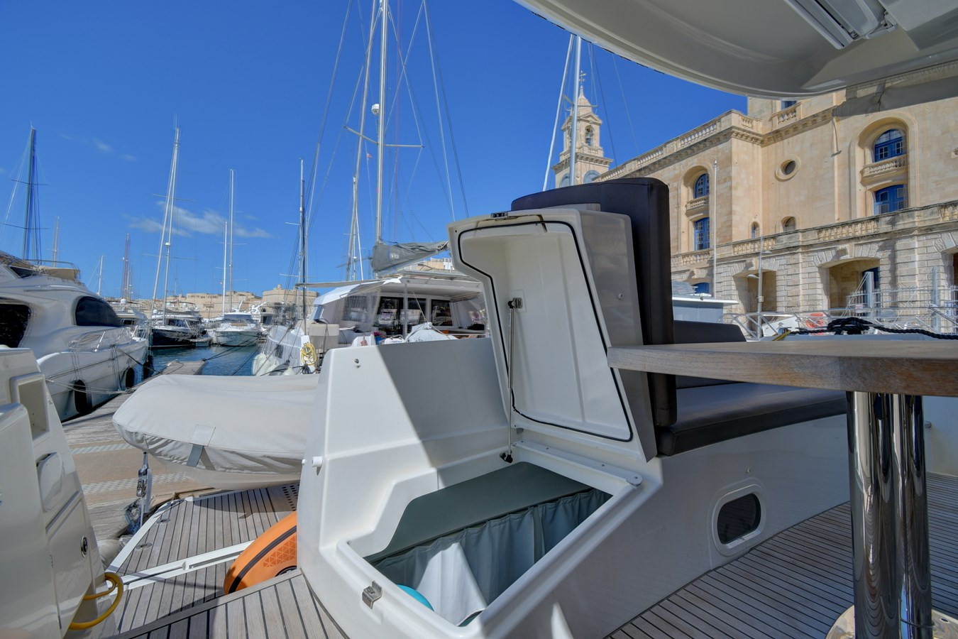 https://arconyachts.ams3.digitaloceanspaces.com/135274/conversions/large_4829581-optimize.jpg