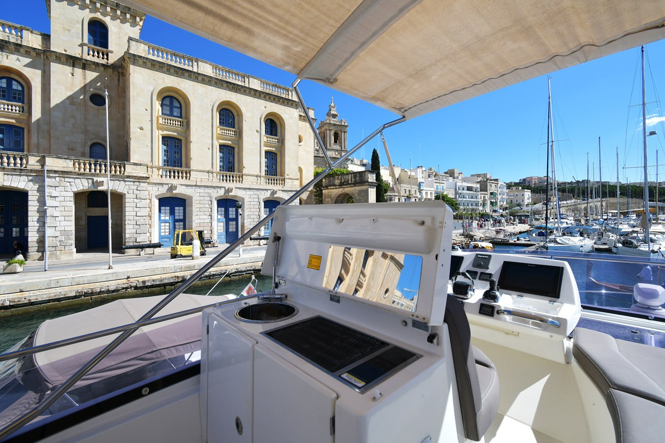 https://arconyachts.ams3.digitaloceanspaces.com/135283/conversions/large_4829584-optimize.jpg