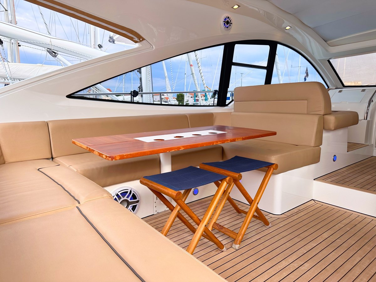 https://arconyachts.ams3.digitaloceanspaces.com/135342/conversions/large_4448071-optimize.jpg