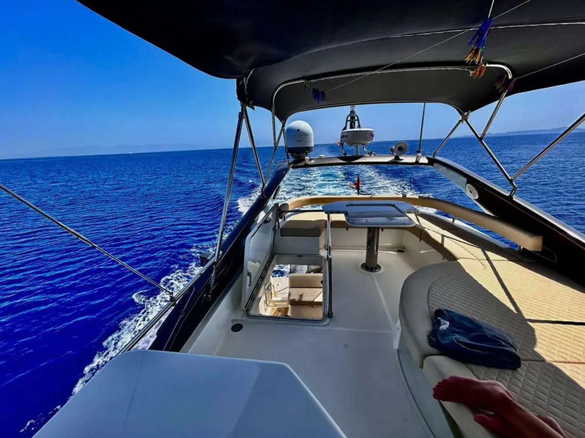 https://arconyachts.ams3.digitaloceanspaces.com/135398/conversions/large_4160762-optimize.jpg