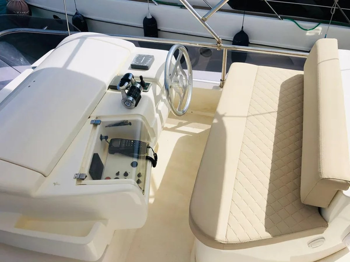 https://arconyachts.ams3.digitaloceanspaces.com/135403/conversions/large_4160764-optimize.jpg