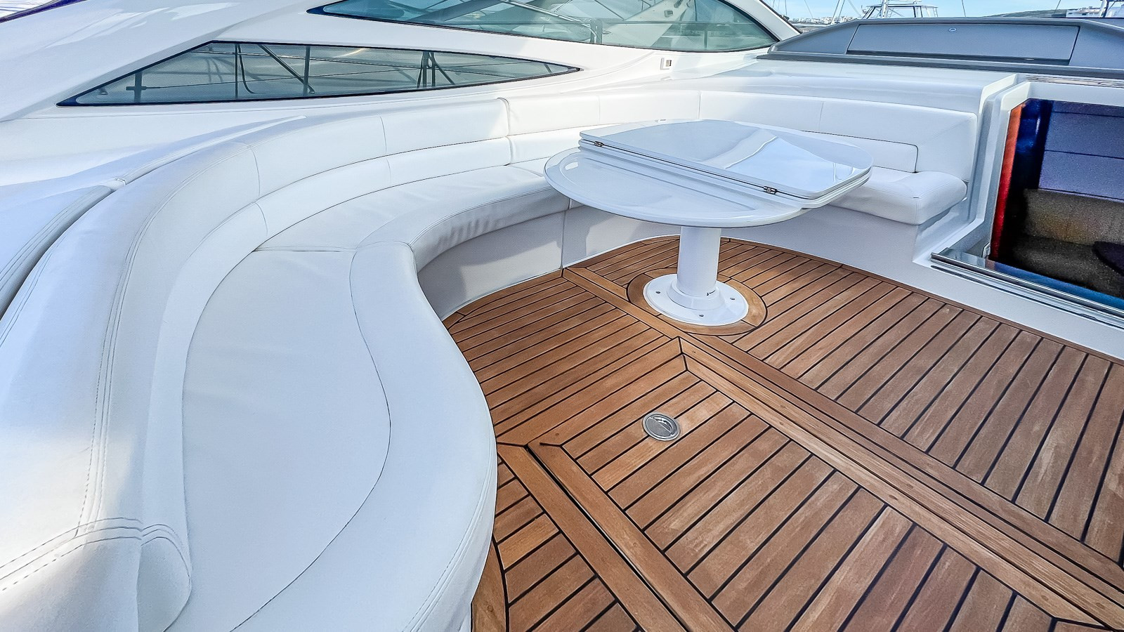 https://arconyachts.ams3.digitaloceanspaces.com/135431/conversions/large_4447519-optimize.jpg