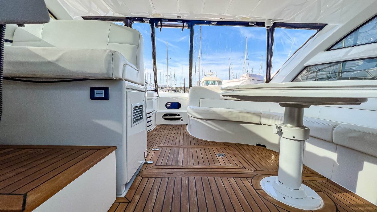 https://arconyachts.ams3.digitaloceanspaces.com/135433/conversions/large_4447520-optimize.jpg