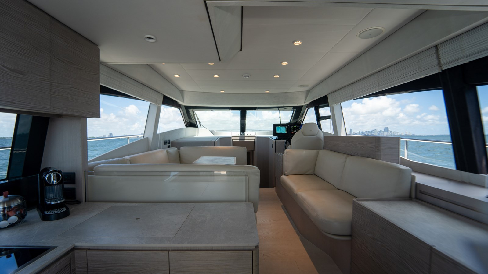 https://arconyachts.ams3.digitaloceanspaces.com/135541/conversions/large_4746997-optimize.jpg