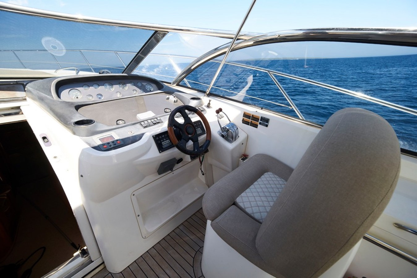 https://arconyachts.ams3.digitaloceanspaces.com/135543/conversions/large_4335861-optimize.jpg