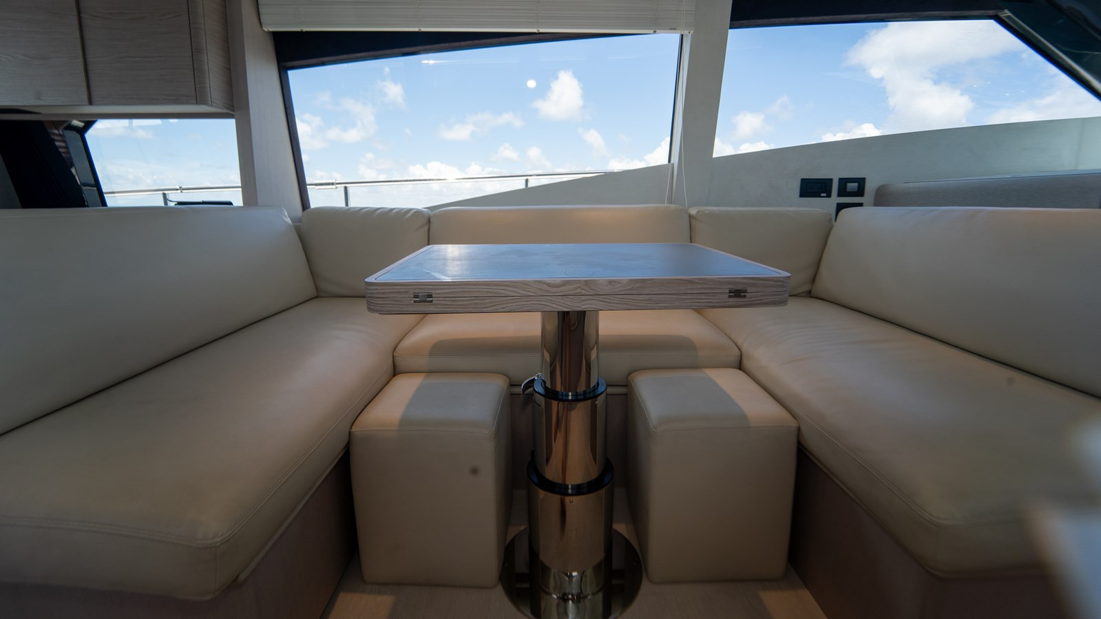 https://arconyachts.ams3.digitaloceanspaces.com/135547/conversions/large_4746999-optimize.jpg