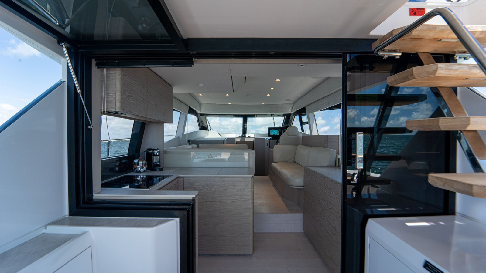 https://arconyachts.ams3.digitaloceanspaces.com/135581/conversions/large_4747010-optimize.jpg