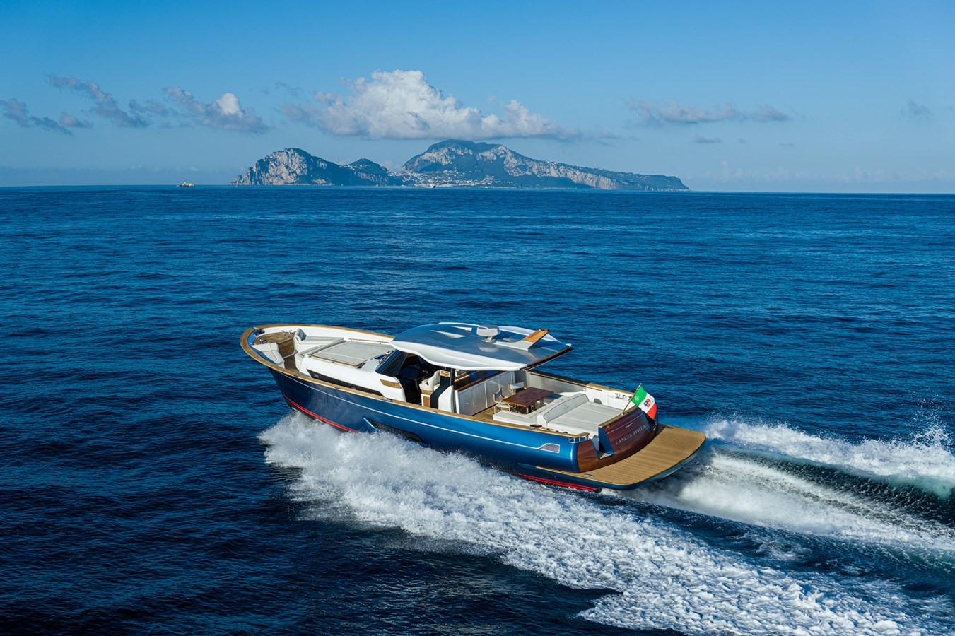 https://arconyachts.ams3.digitaloceanspaces.com/135595/conversions/large_4831267-optimize.jpg