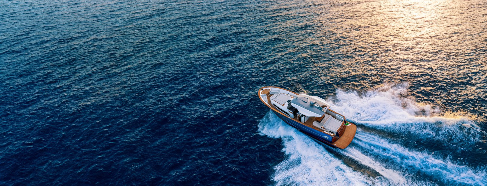 https://arconyachts.ams3.digitaloceanspaces.com/135603/conversions/large_4831272-optimize.jpg
