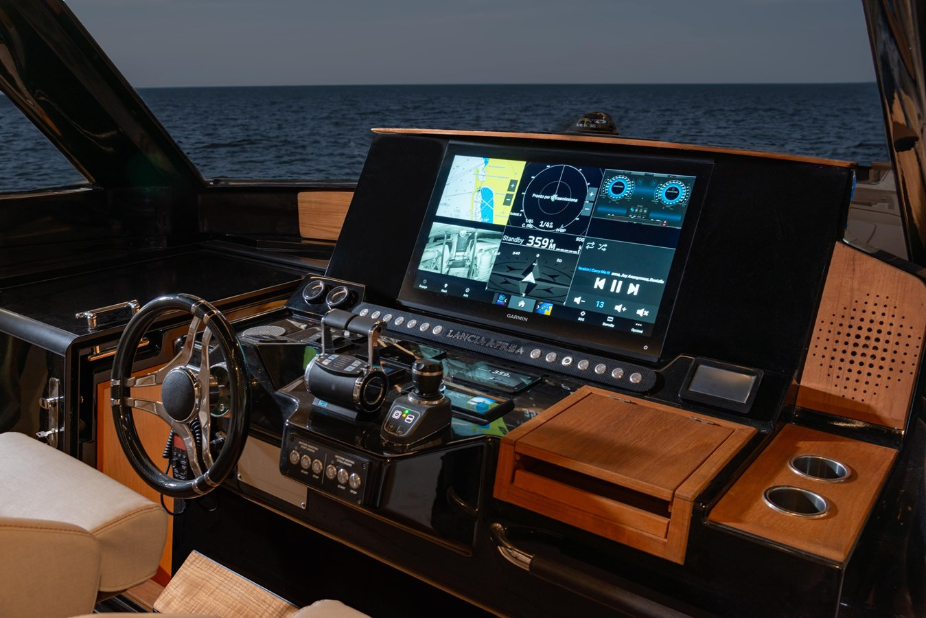 https://arconyachts.ams3.digitaloceanspaces.com/135636/conversions/large_4831281-optimize.jpg
